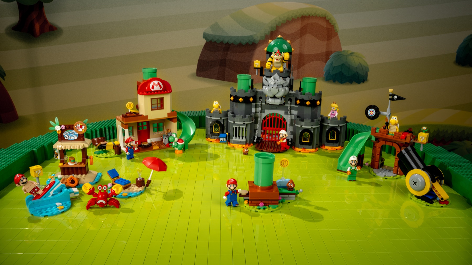 Offizielles Pressebild der neuen LEGO Super Mario Sets mit klassischen Minifiguren