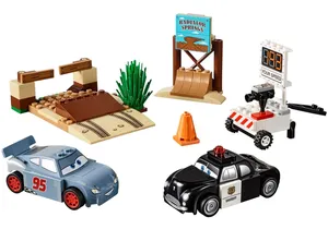 Produktbild von Lego 10742 Juniors Disney Cars:  Rasante Trainingsrunden in der Teufelsschanze